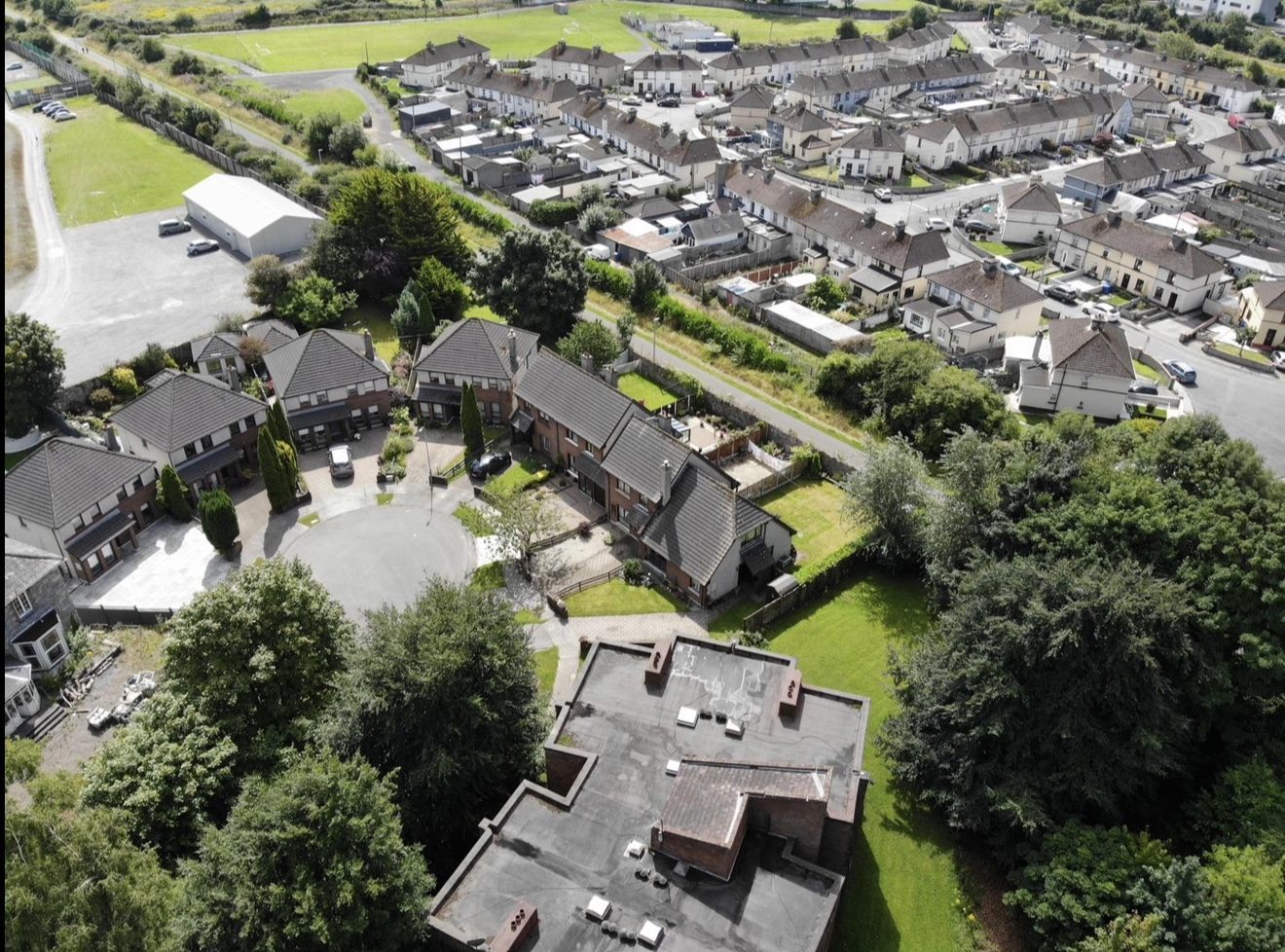 The development in its neighbourhood